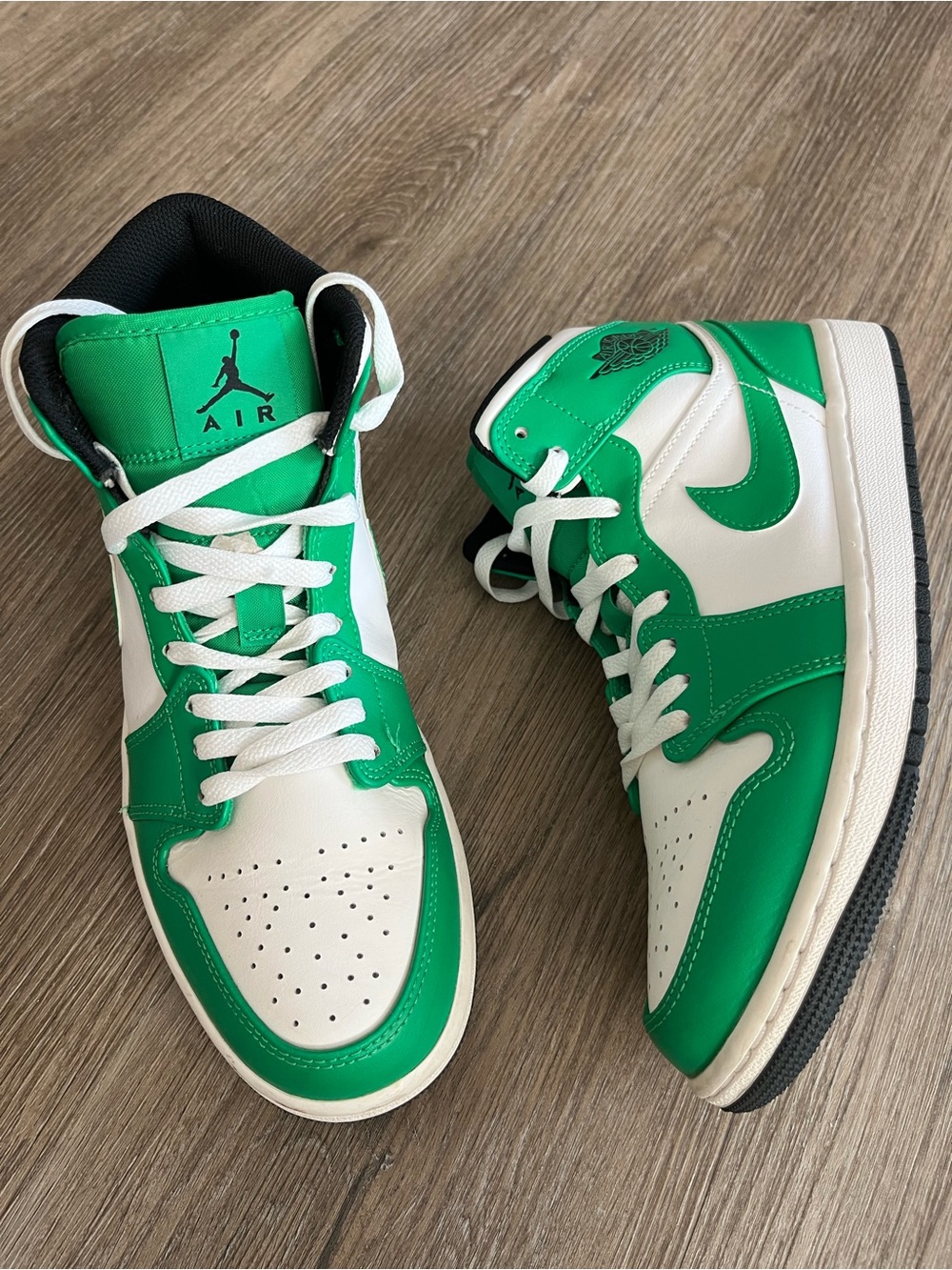 Nike Air Jordan 1 Mid Lucky Green Black White DQ8423-301 Men's 8 no box